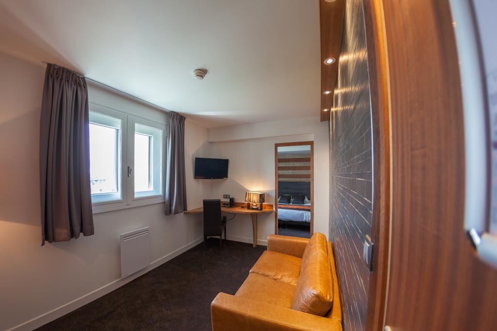 Hotel Foch ตาร์บ ภายนอก รูปภาพ