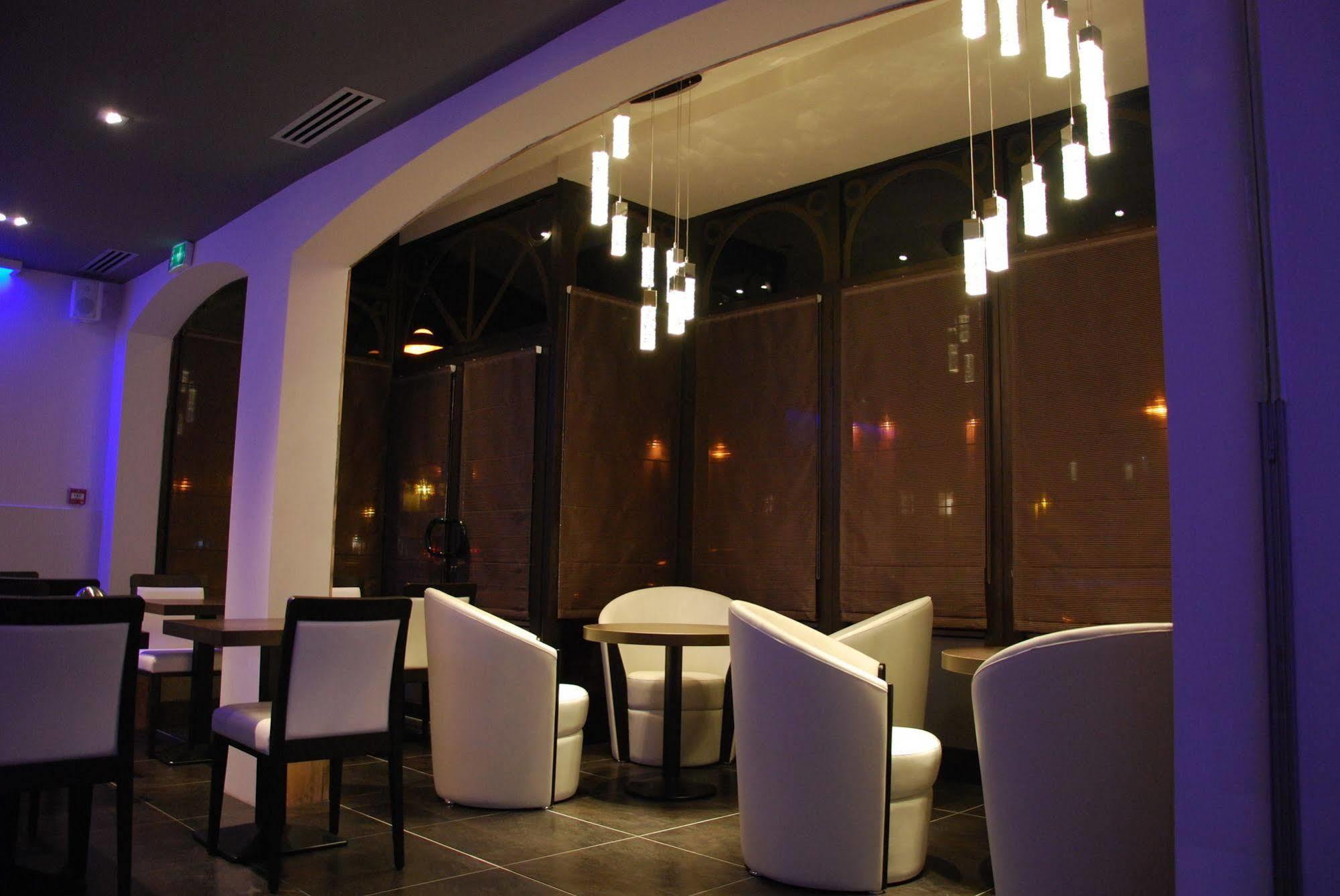 Hotel Foch ตาร์บ ภายนอก รูปภาพ